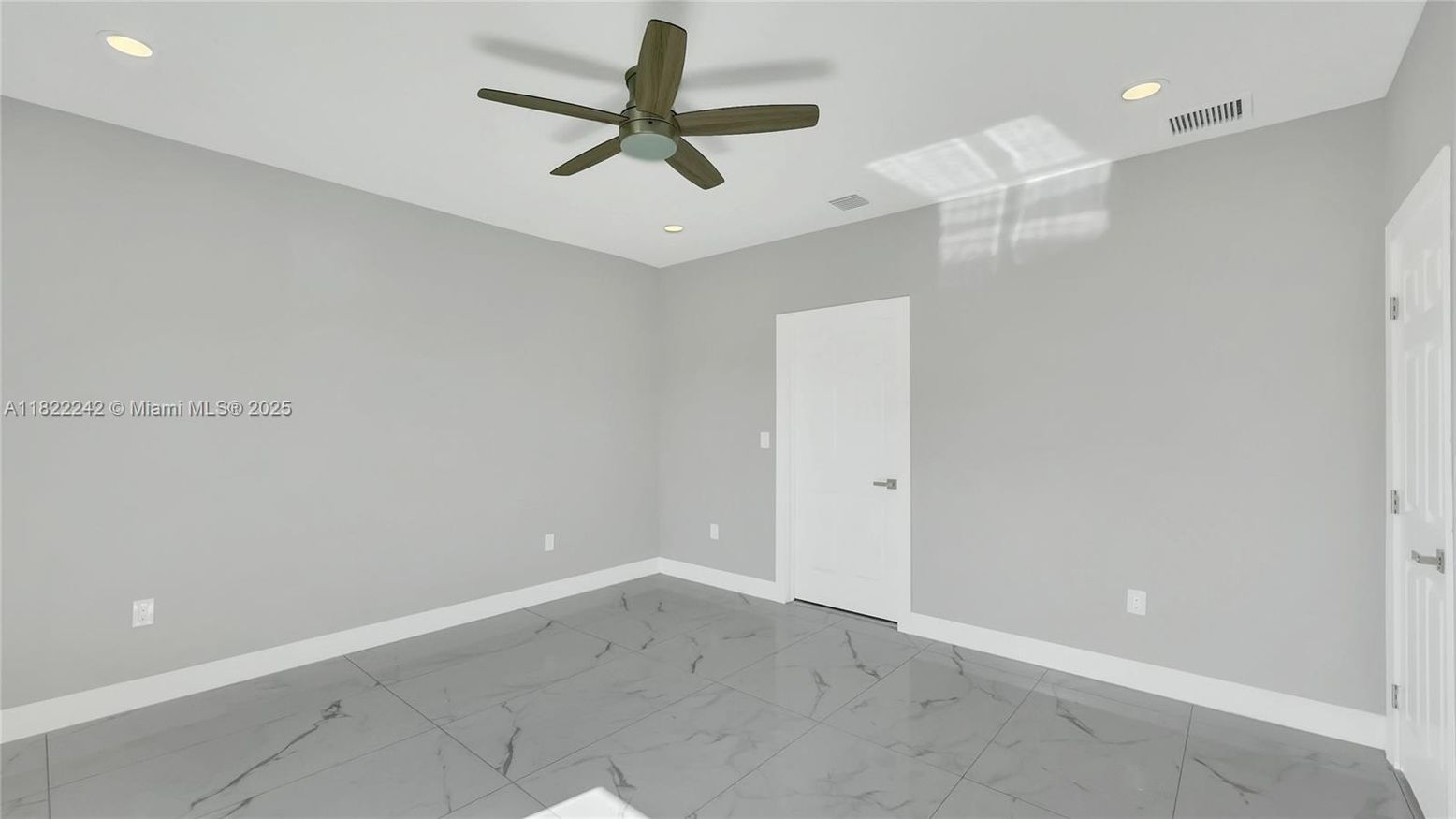Empty room, Interior, Marble, Recessed Lighting