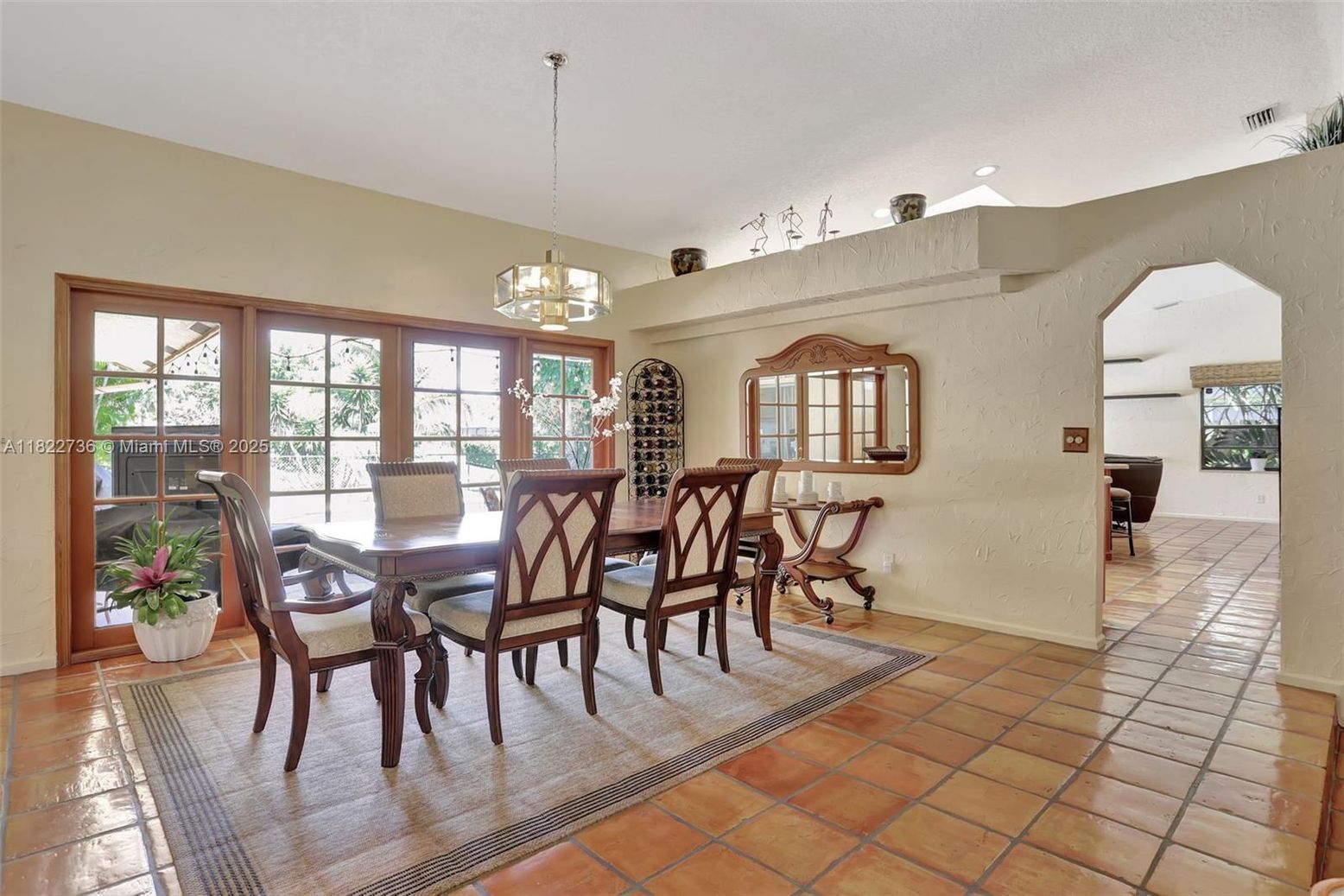 Chandelier, Dining room, Interior, Pendant Lights