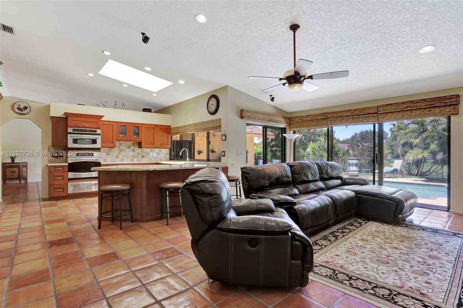 Home Theatre Room, Interior, Kitchen, Living room, Recessed Lighting, Stainless Steel Appliances