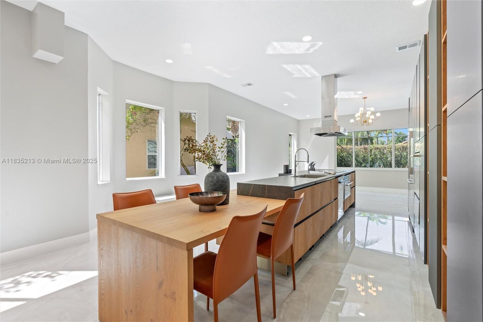 Chandelier, Dining room, Interior, Kitchen, Pendant Lights, Recessed Lighting, Stainless Steel Appliances