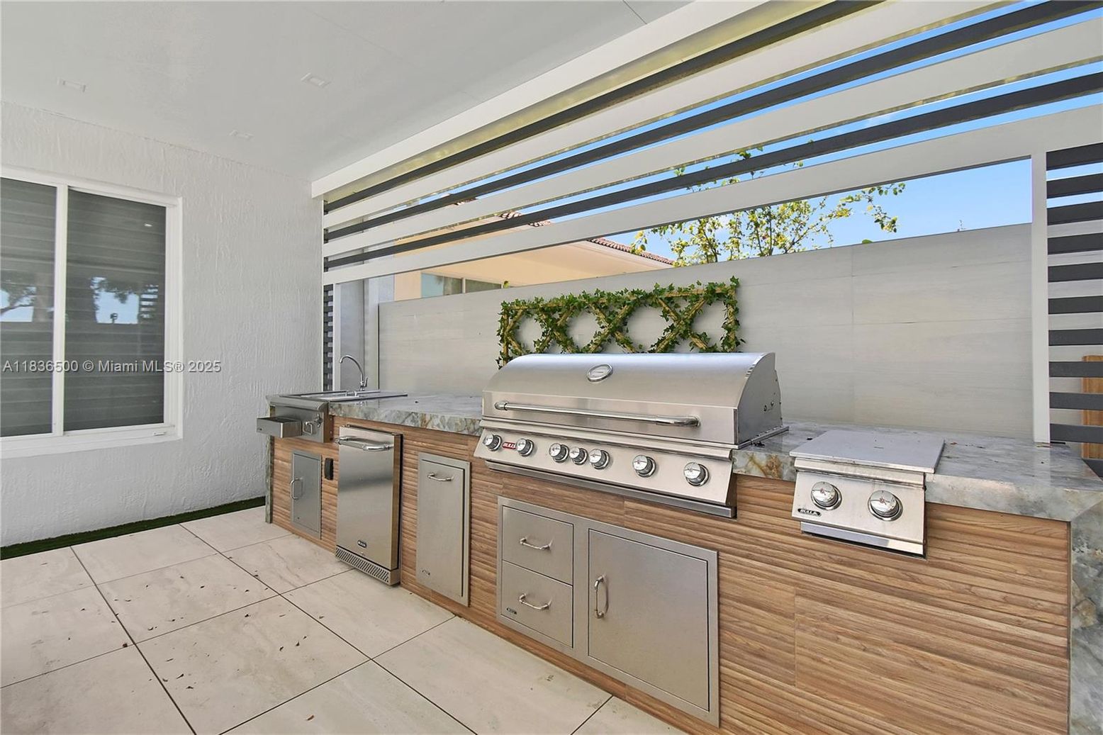 Exterior, Outdoor Kitchen