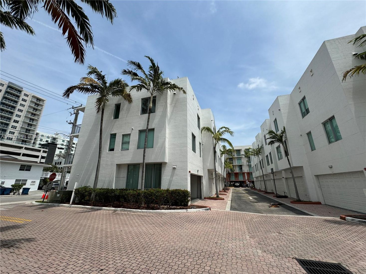 Exterior, Facade, Rowhouse