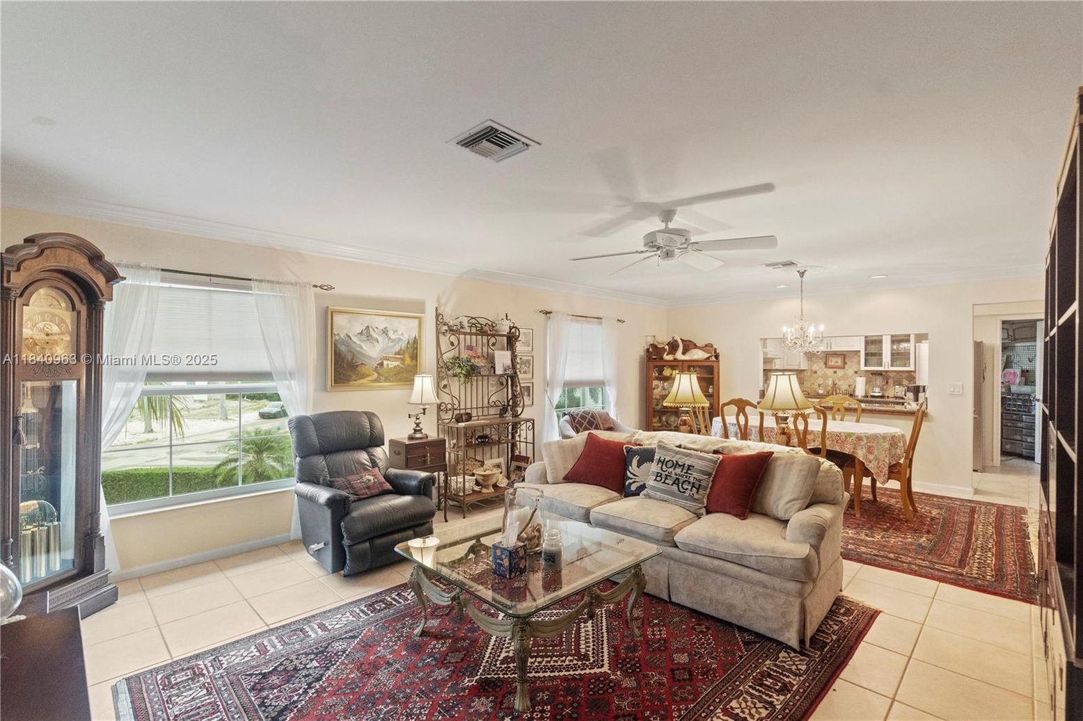Chandelier, Dining room, Interior, Living room
