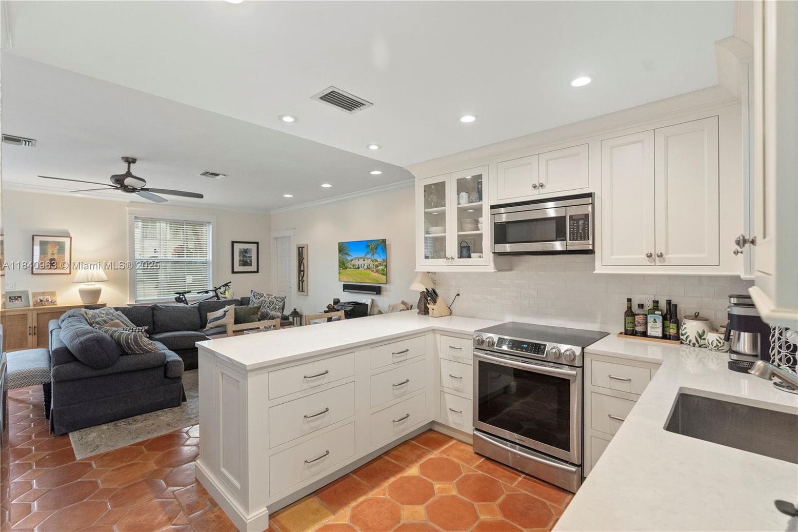 Interior, Kitchen, Living room, Recessed Lighting, Stainless Steel Appliances