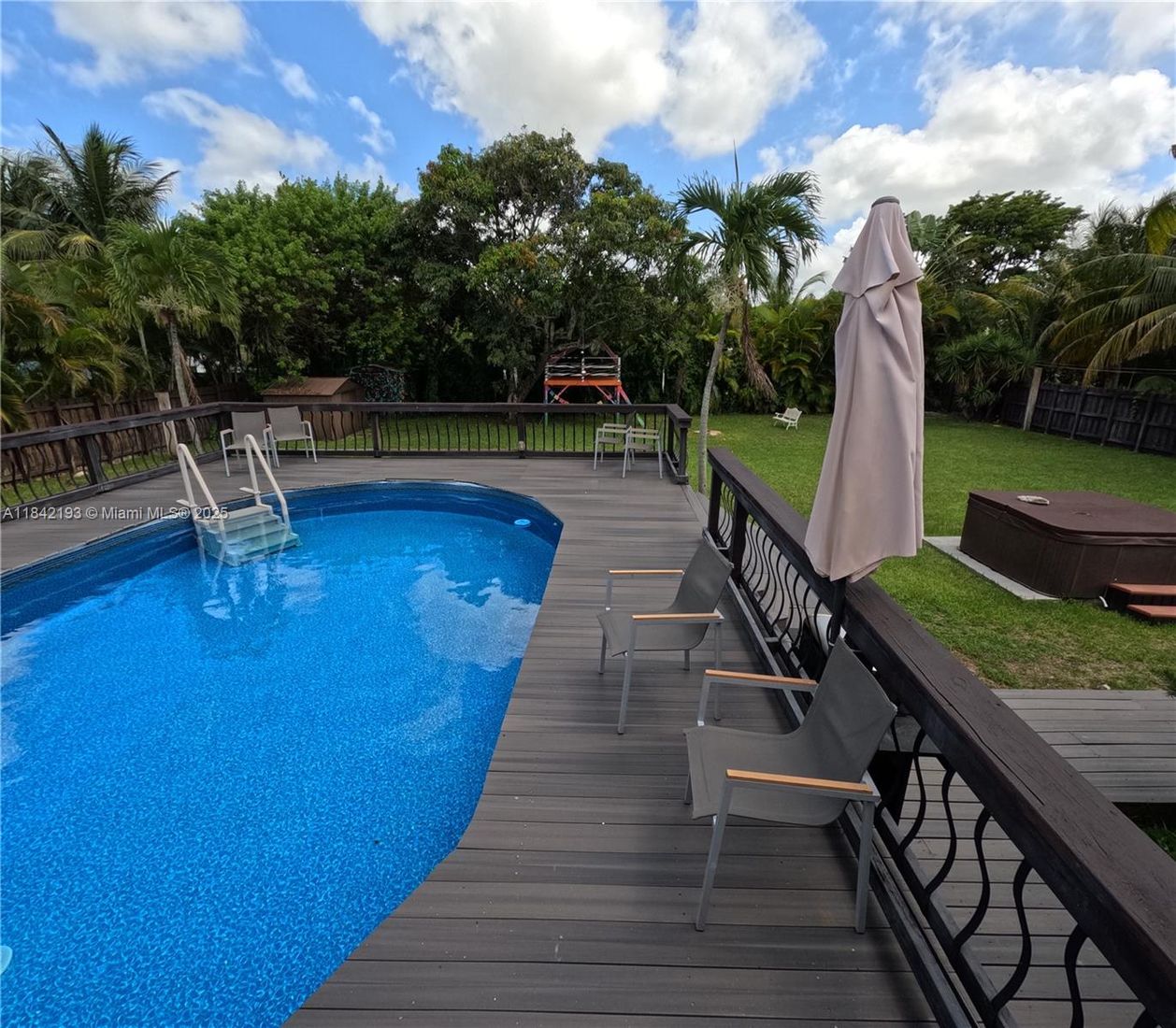 Exterior, Playground, Pool