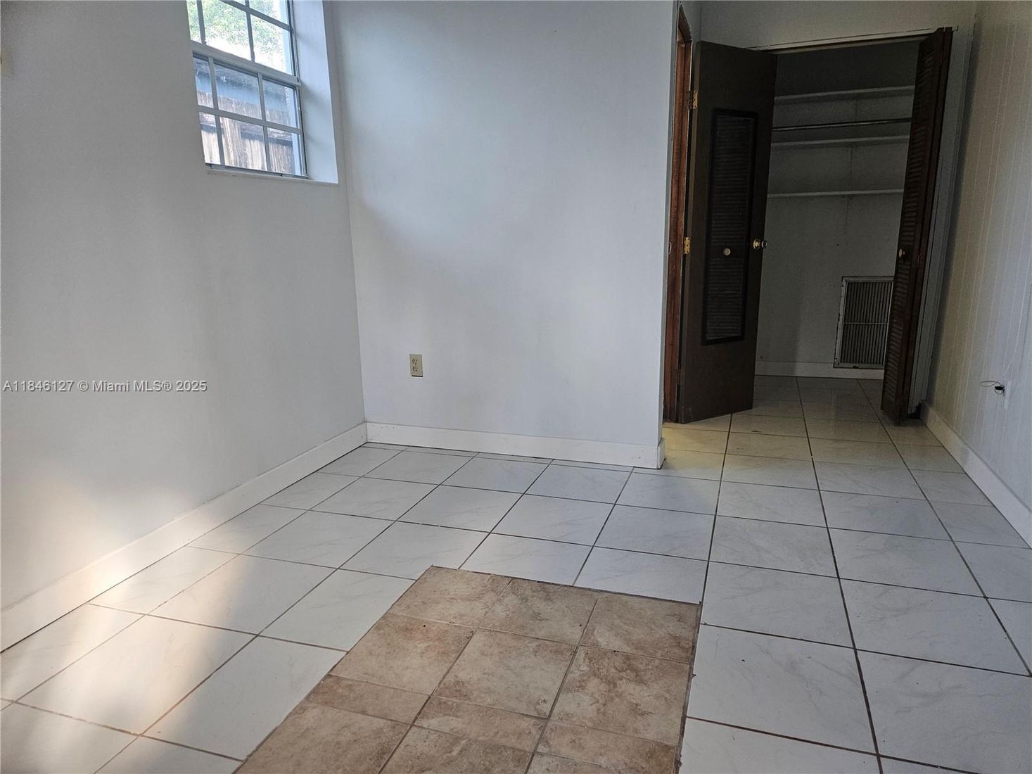Empty room, Interior, Marble