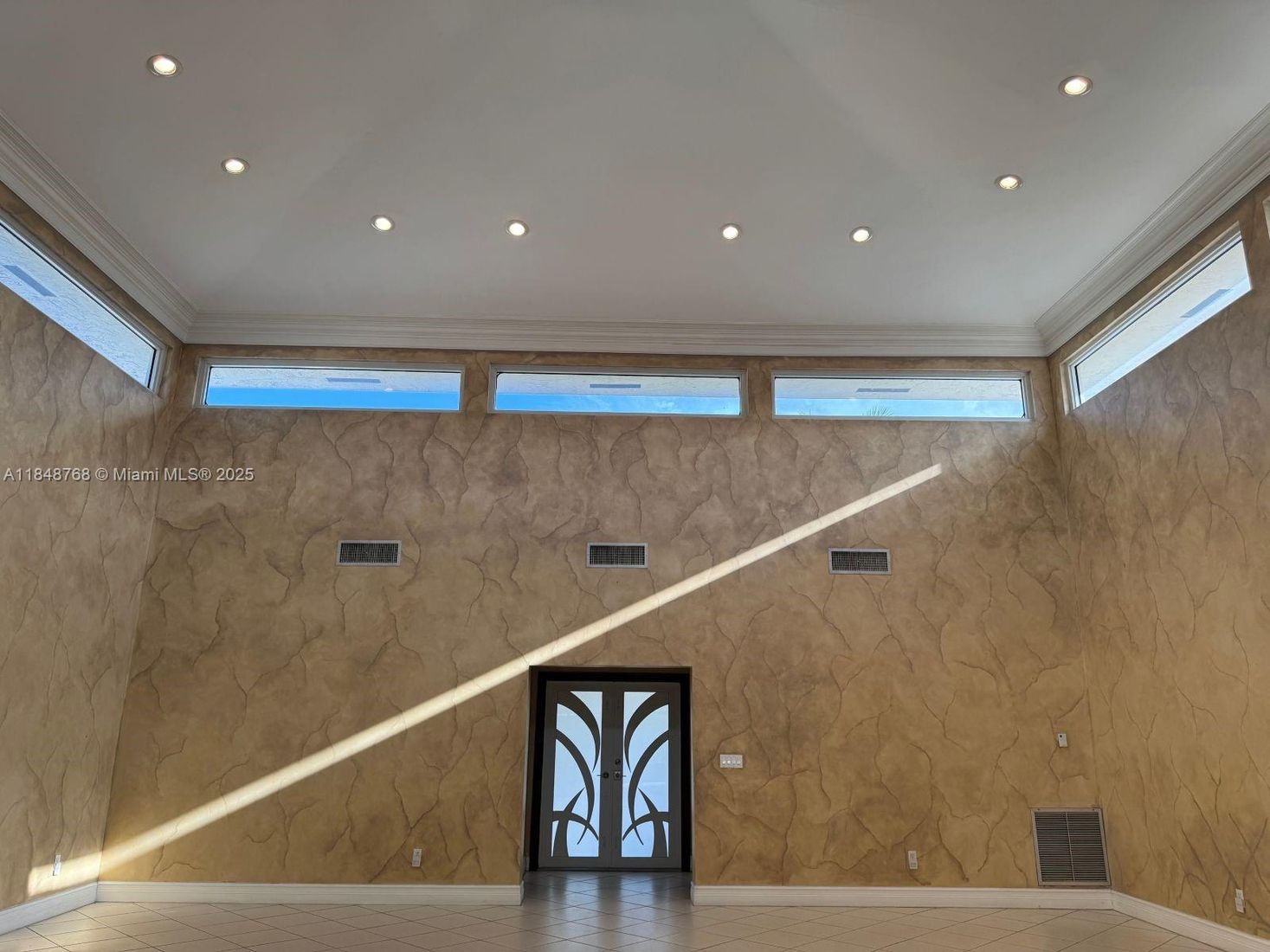 Empty room, Interior, Recessed Lighting