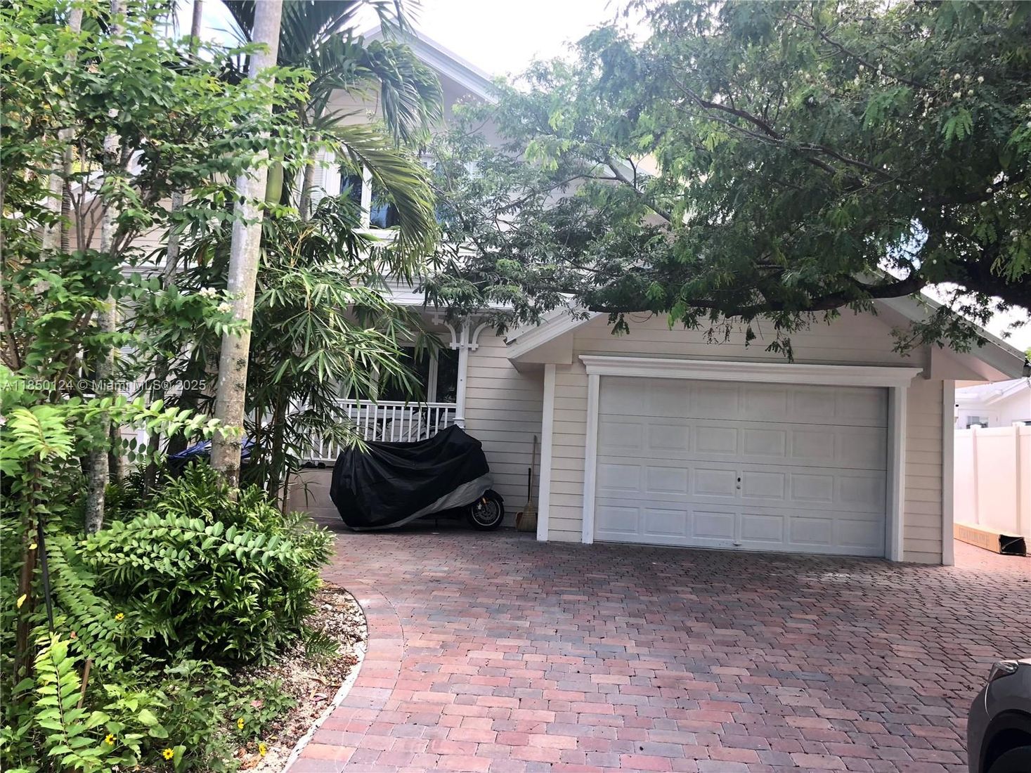 Detached Garage, Exterior