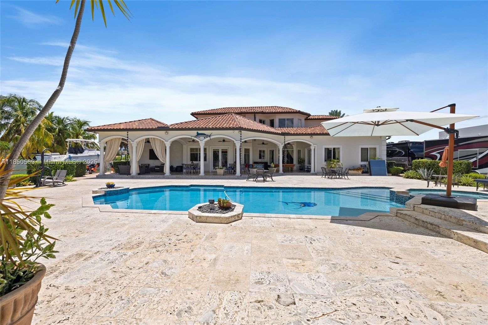 Exterior, Pool