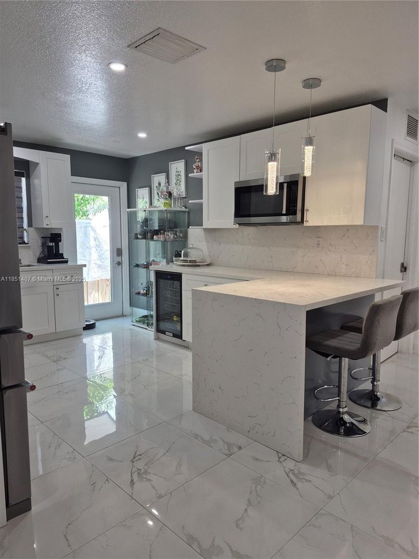 Fireplace, Interior, Kitchen, Marble, Pendant Lights, Recessed Lighting