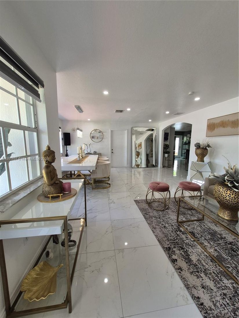 Dining room, Interior, Living room, Marble, Pendant Lights, Recessed Lighting