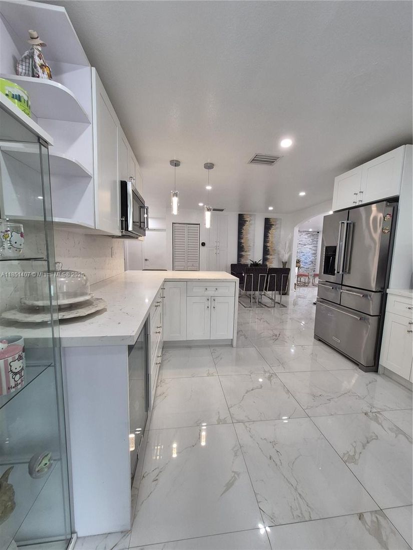 Dining room, Interior, Kitchen, Marble, Pendant Lights, Recessed Lighting