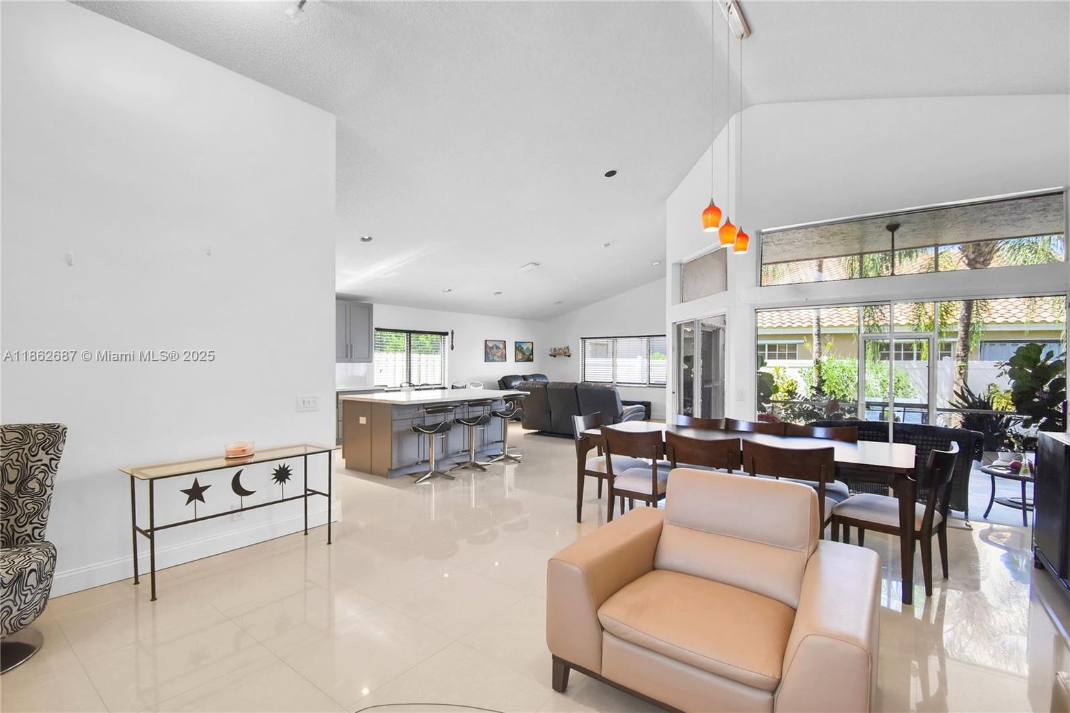 Dining room, Interior, Kitchen, Pendant Lights, Recessed Lighting