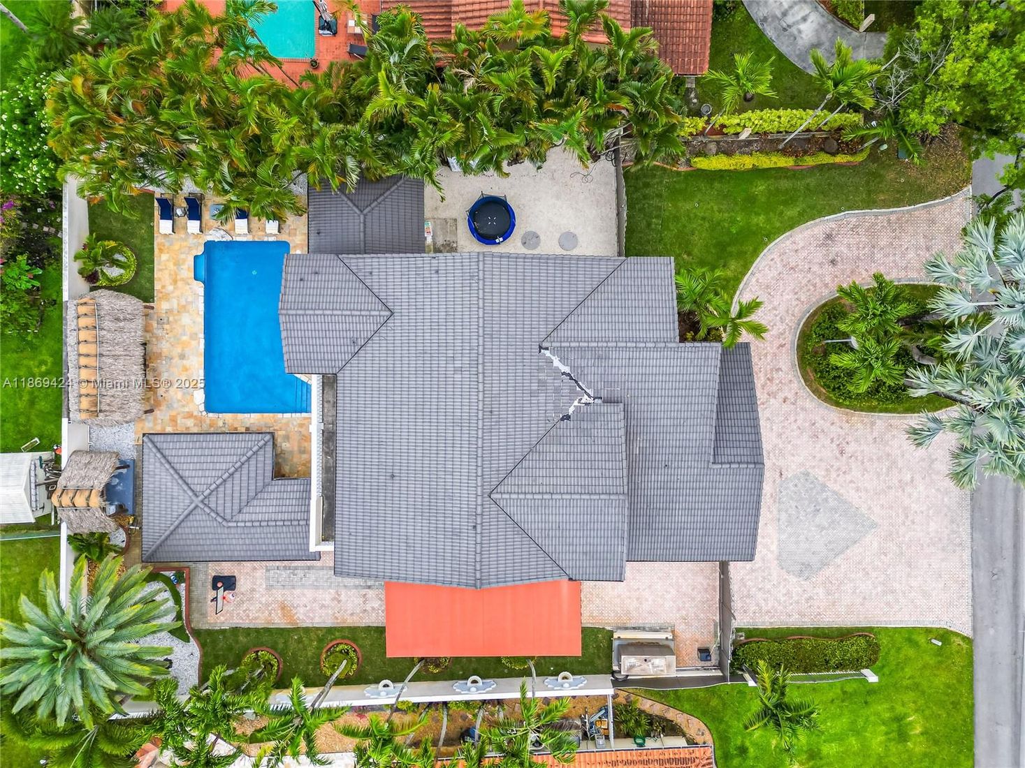 Exterior, Drone