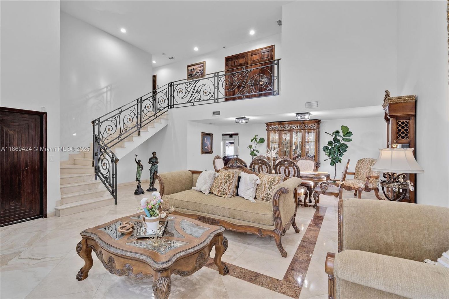 Dining room, Interior, Living room, Recessed Lighting
