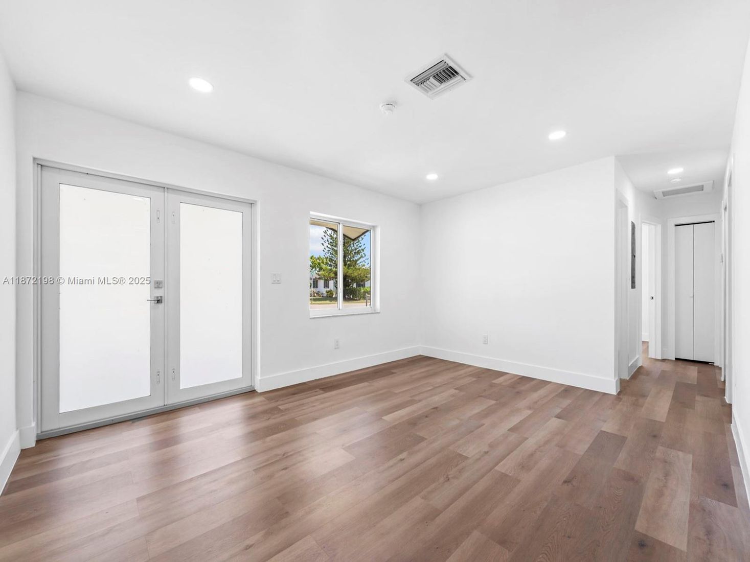 Empty room, Interior, Recessed Lighting, Wood Texture Flooring