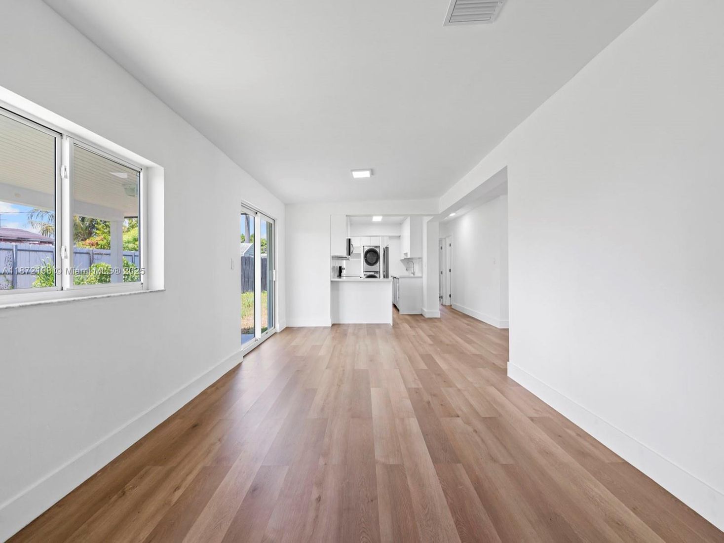 Empty room, Interior, Recessed Lighting, Washer, Wood Texture Flooring