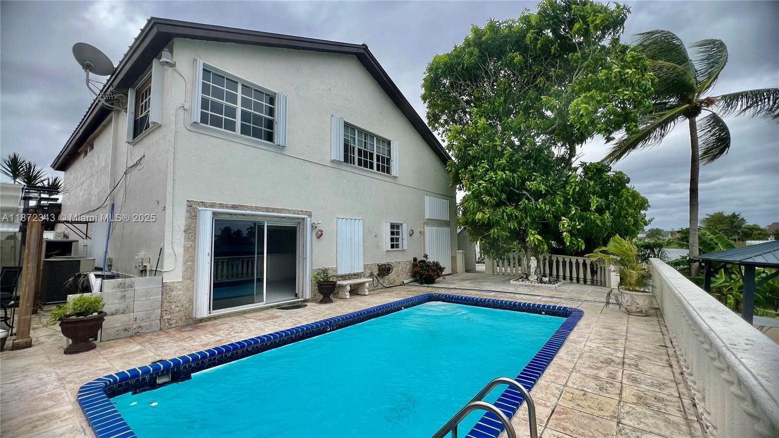 Exterior, Pool