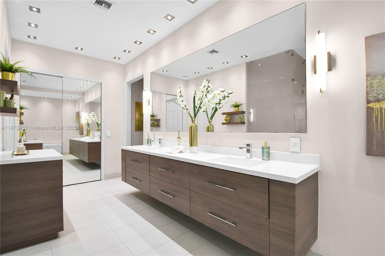 Bathroom, Dual Sink Vanities, Interior, Recessed Lighting