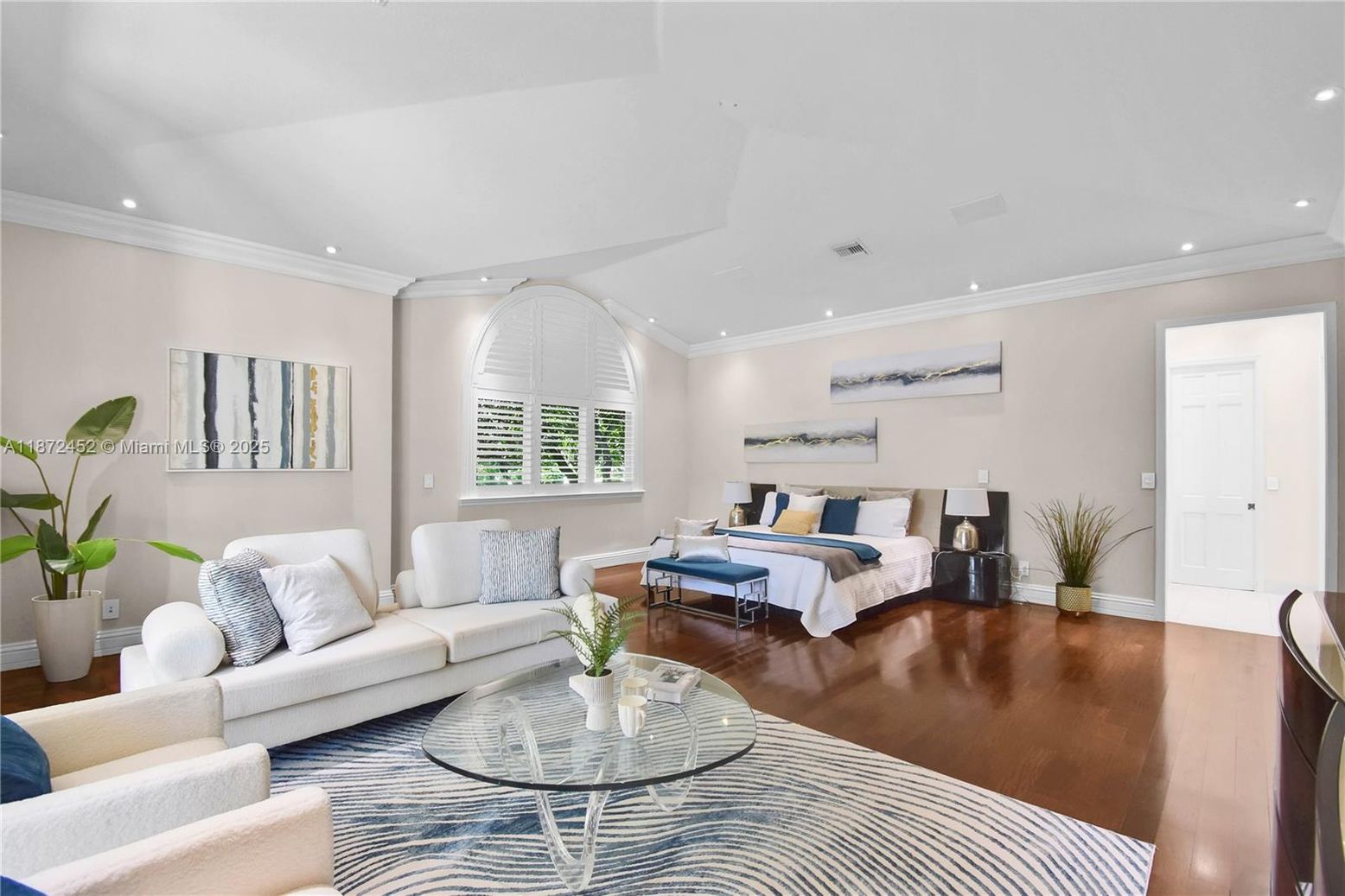 Bedroom, Interior, Living room, Recessed Lighting, Wood Texture Flooring