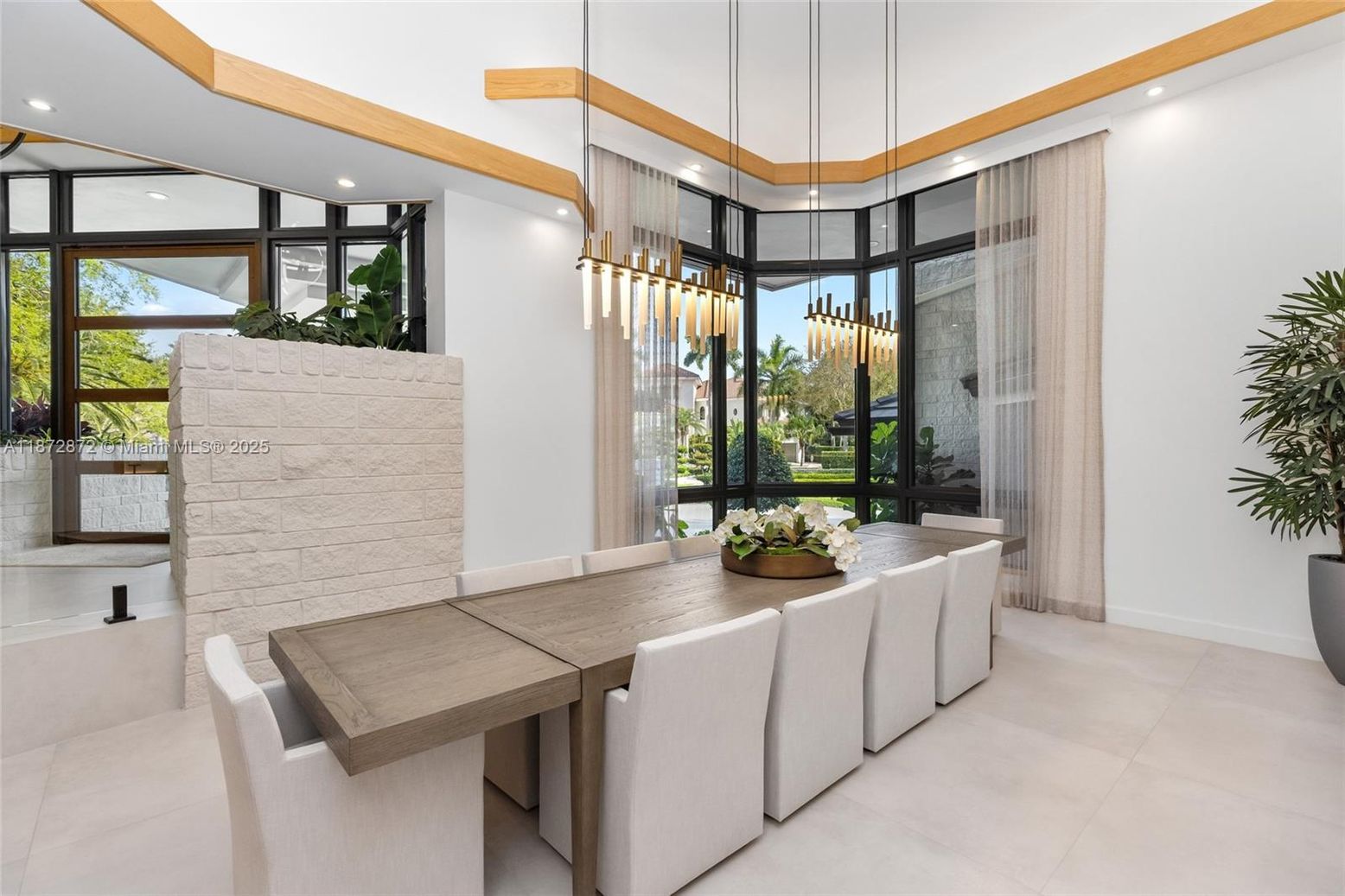 Dining room, Interior, Pendant Lights, Recessed Lighting, Wooden Beams