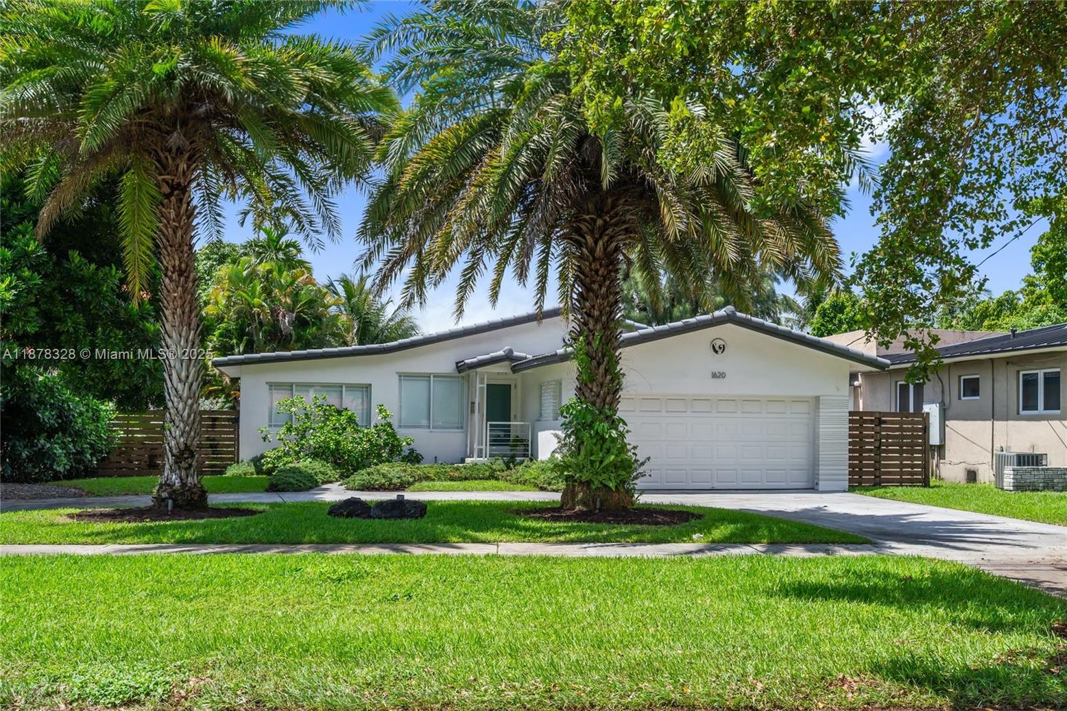 Attached, Exterior, Facade, Ranch