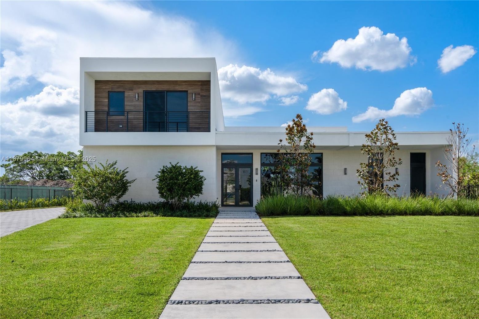 Backyard, Exterior, Facade, Modern