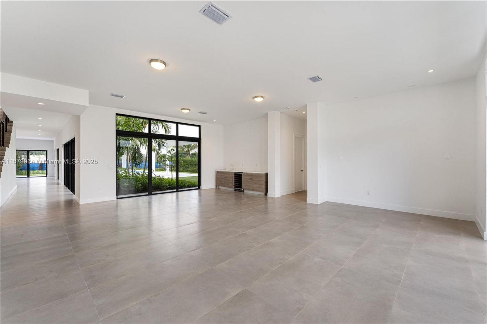 Empty room, Interior, Recessed Lighting