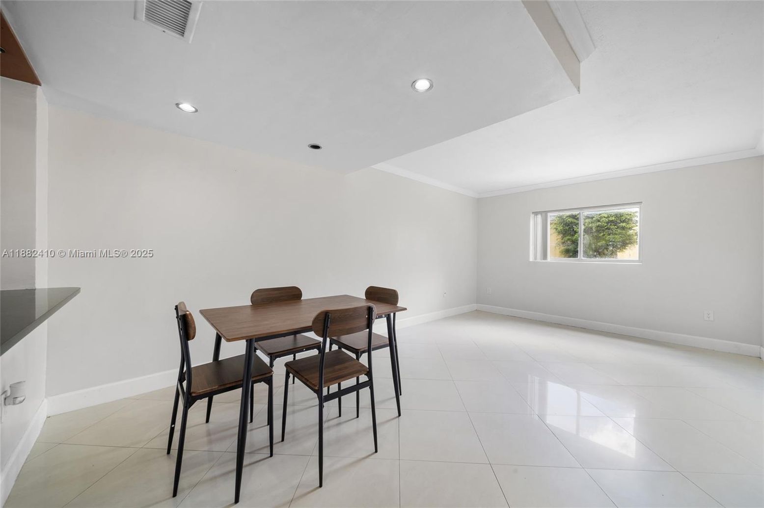 Dining room, Interior, Recessed Lighting