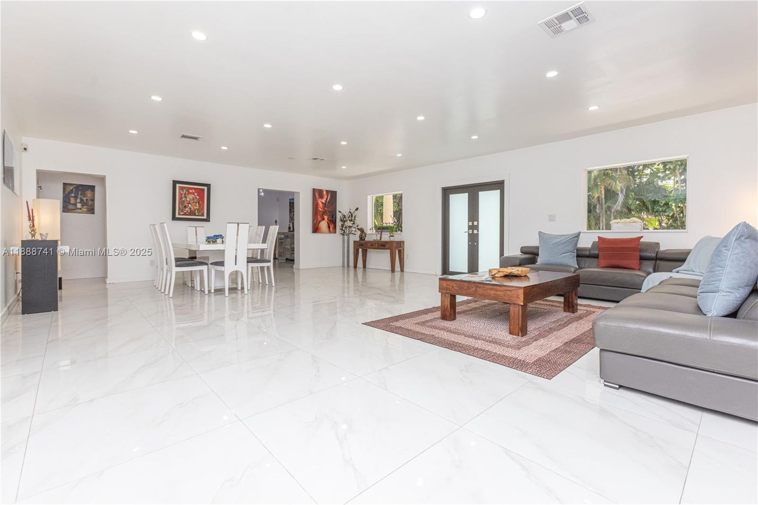 Dining room, Interior, Living room, Marble, Recessed Lighting