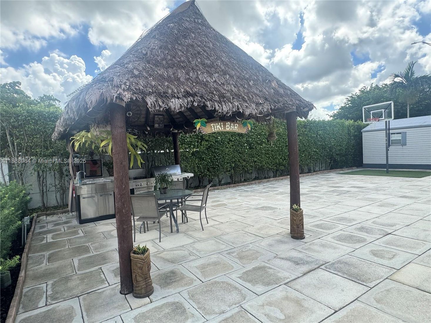 Exterior, Outdoor Kitchen