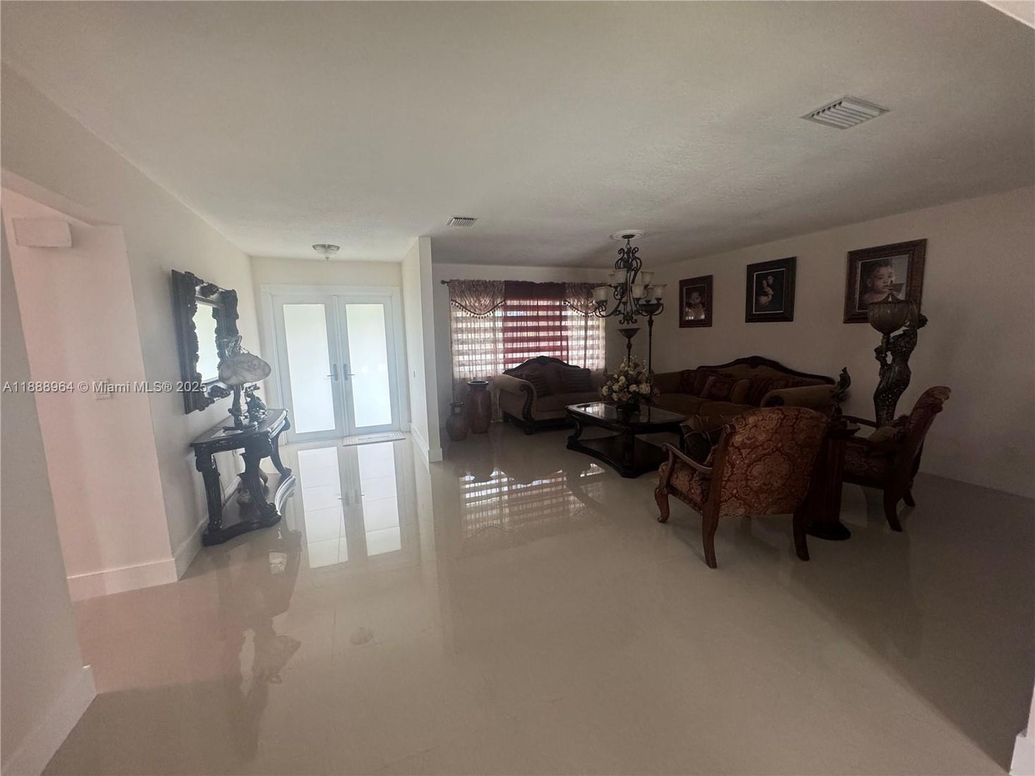 Chandelier, Interior, Living room