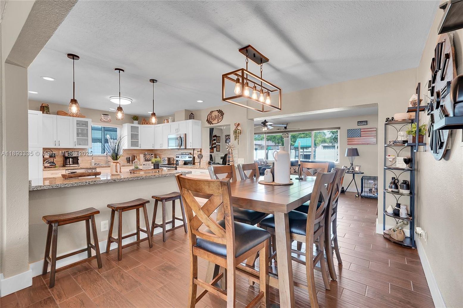 Dining room, Interior, Kitchen, Pendant Lights, Recessed Lighting, Wood Texture Flooring