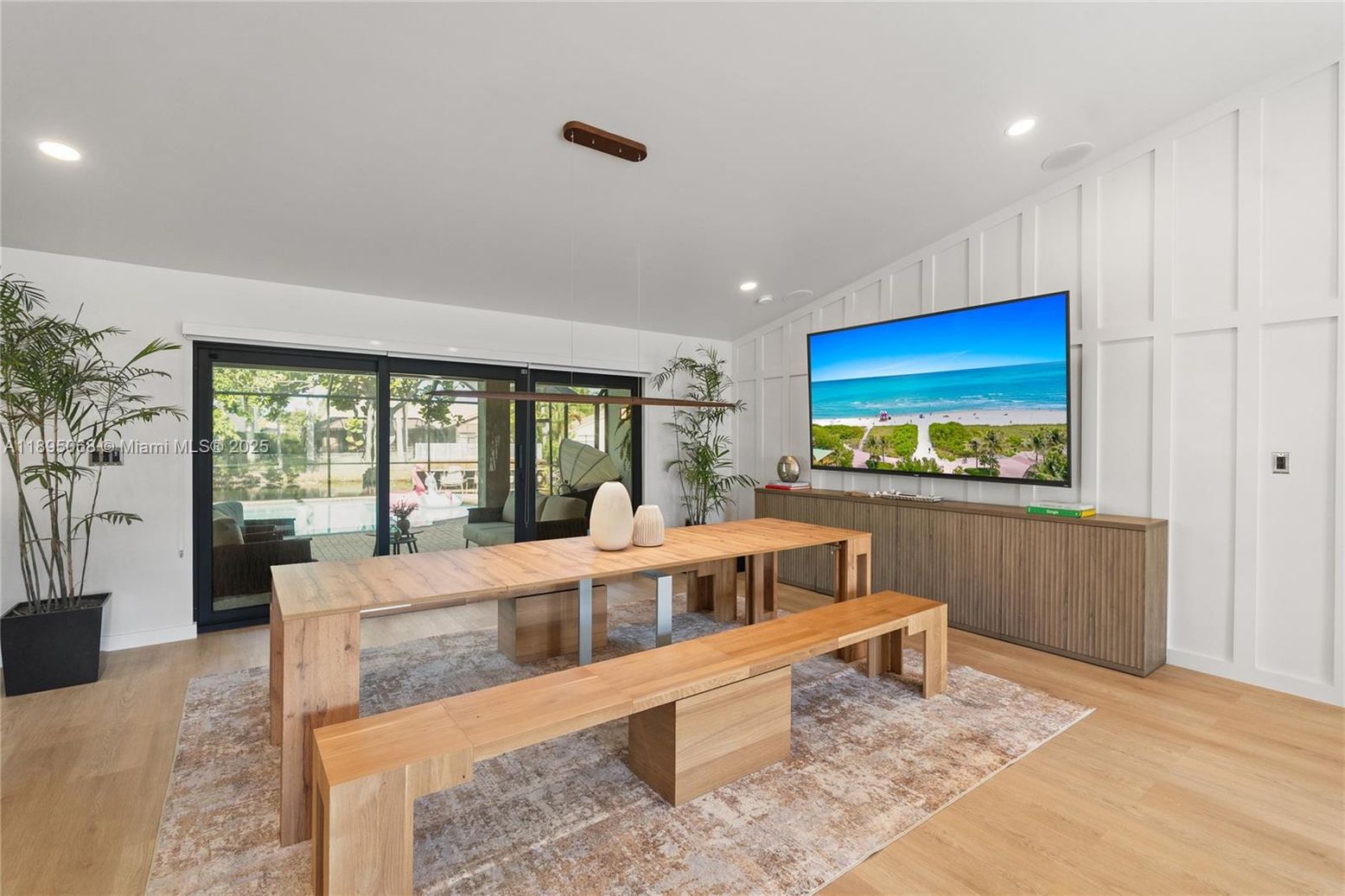 Interior, Recessed Lighting, Wood Texture Flooring