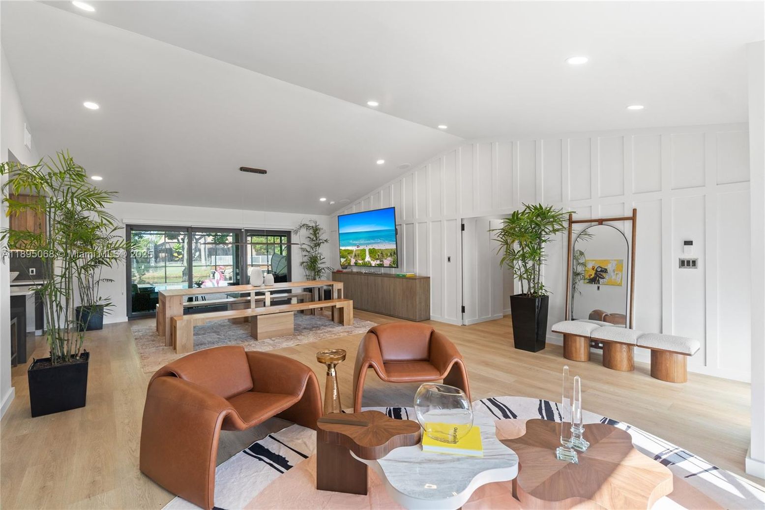 Game Room, Interior, Living room, Recessed Lighting, Wood Texture Flooring