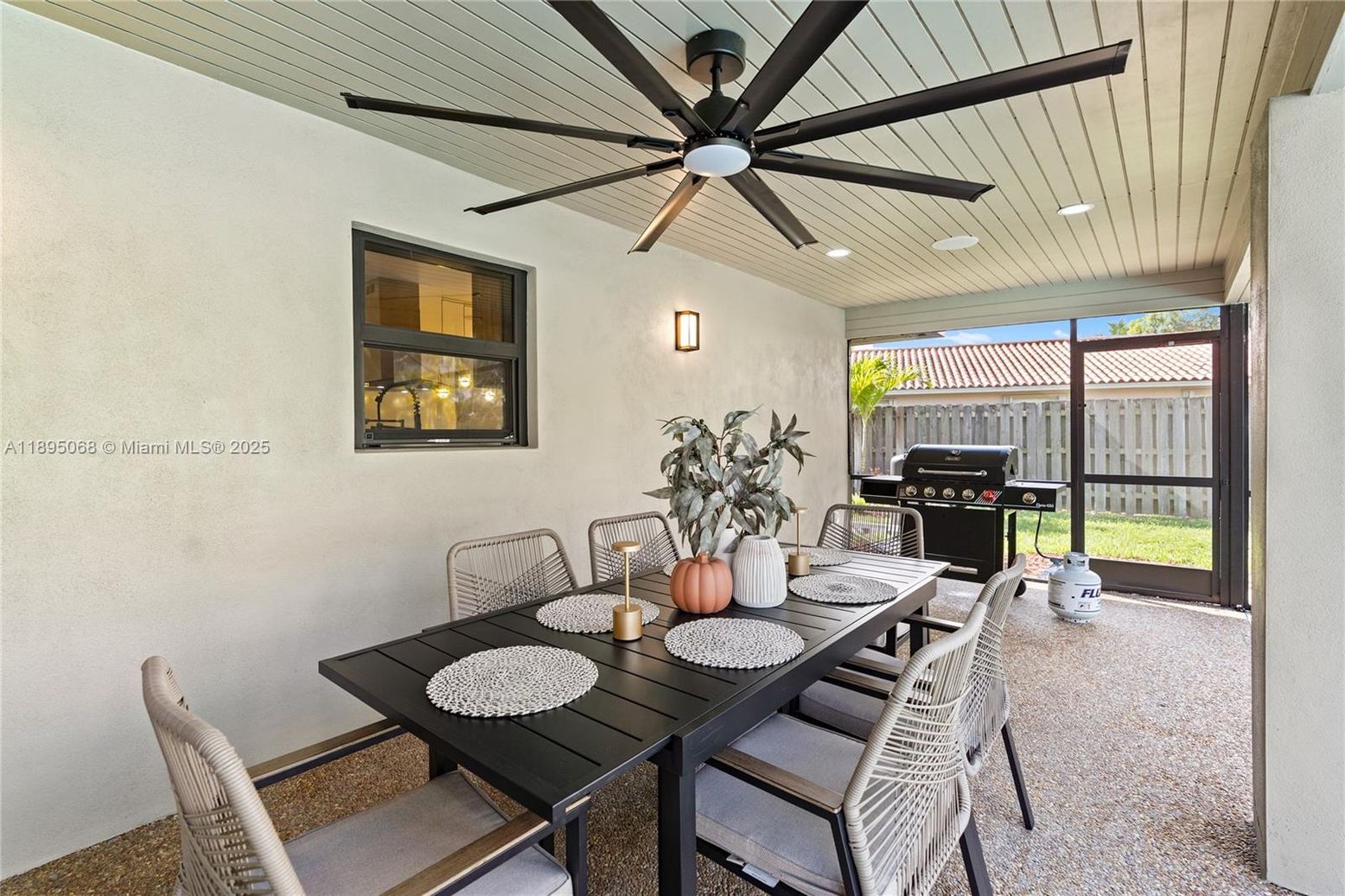 Dining room, Interior, Recessed Lighting