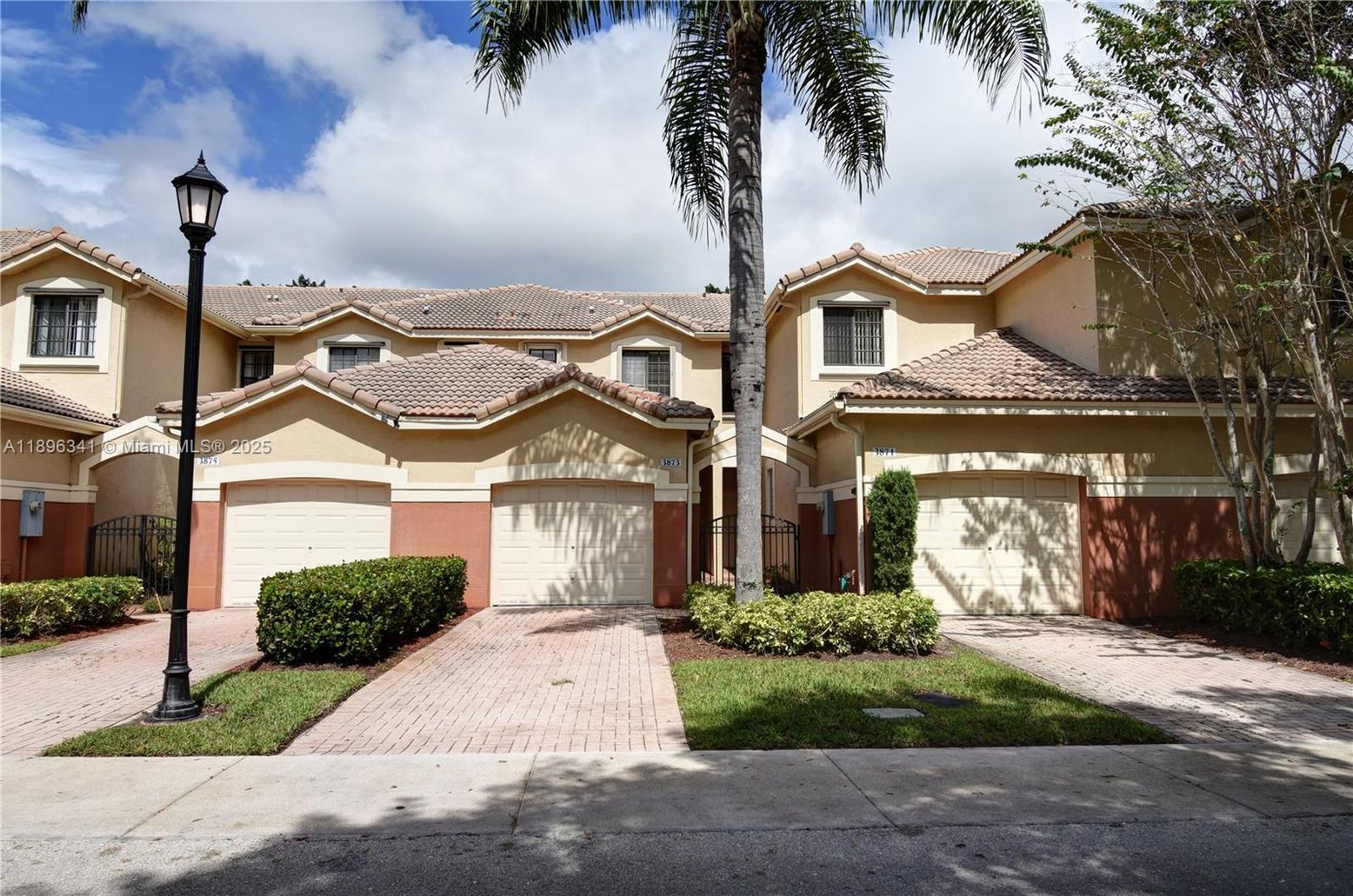Attached, Exterior, Facade, Mediterranean