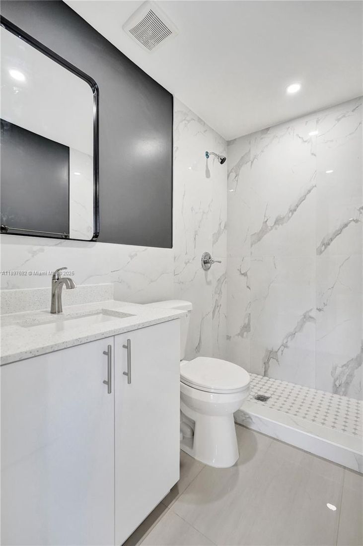 Bathroom, Interior, Marble Walls, Recessed Lighting