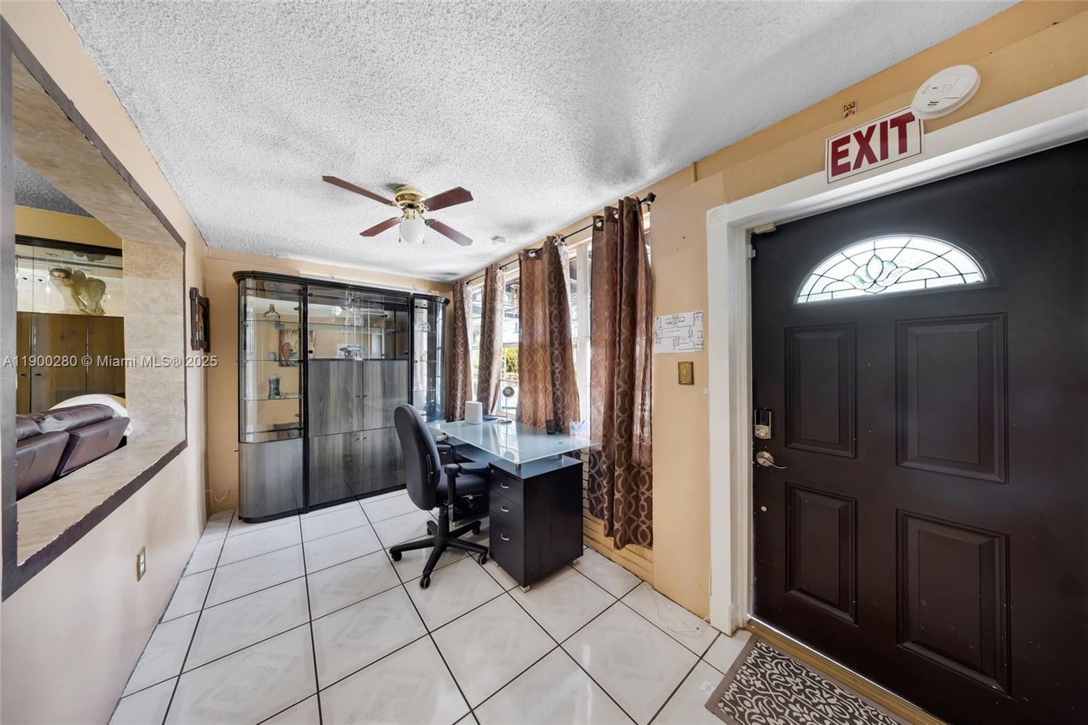 Home Office, Interior