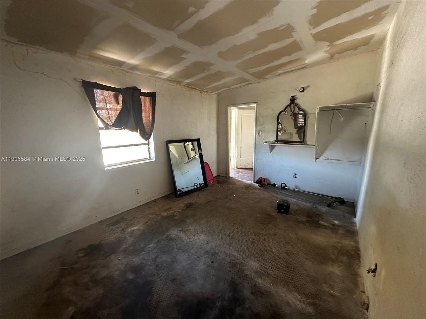 Empty room, Fitness Equipment, Interior