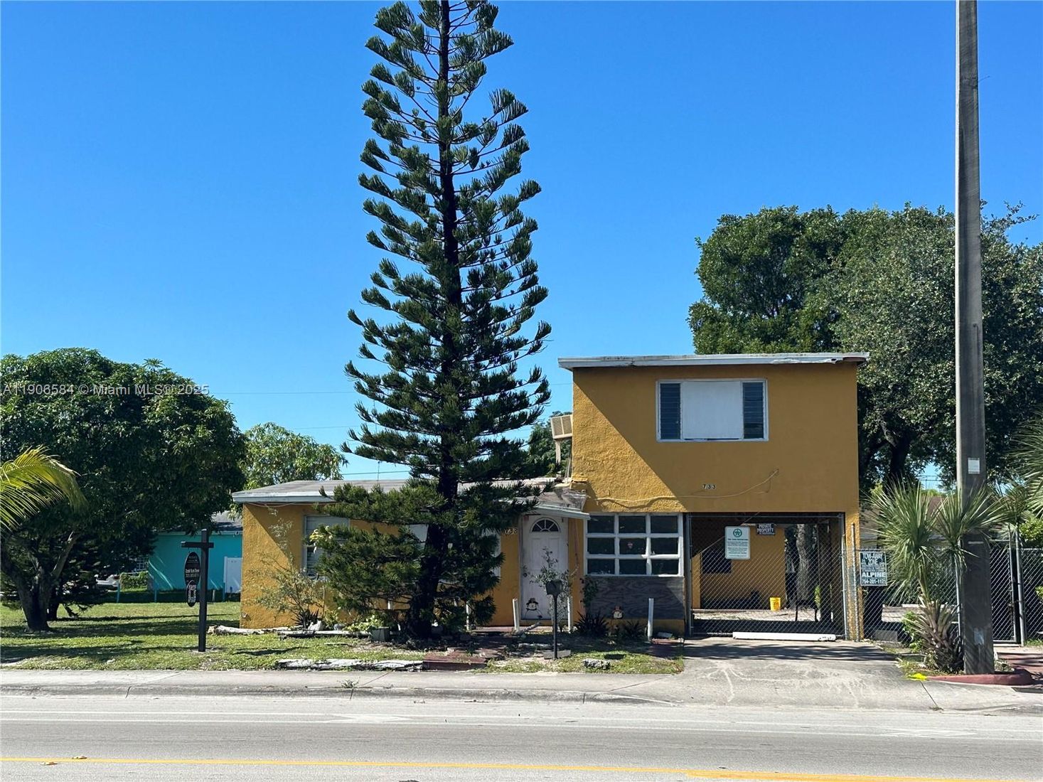 Exterior, Facade, None