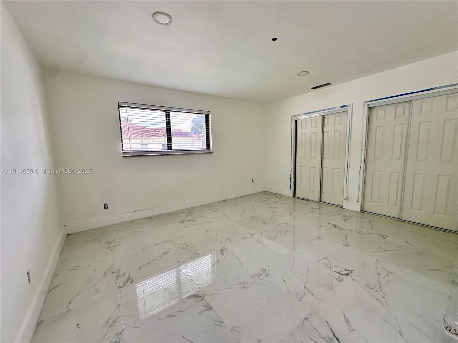 Empty room, Interior, Marble, Recessed Lighting