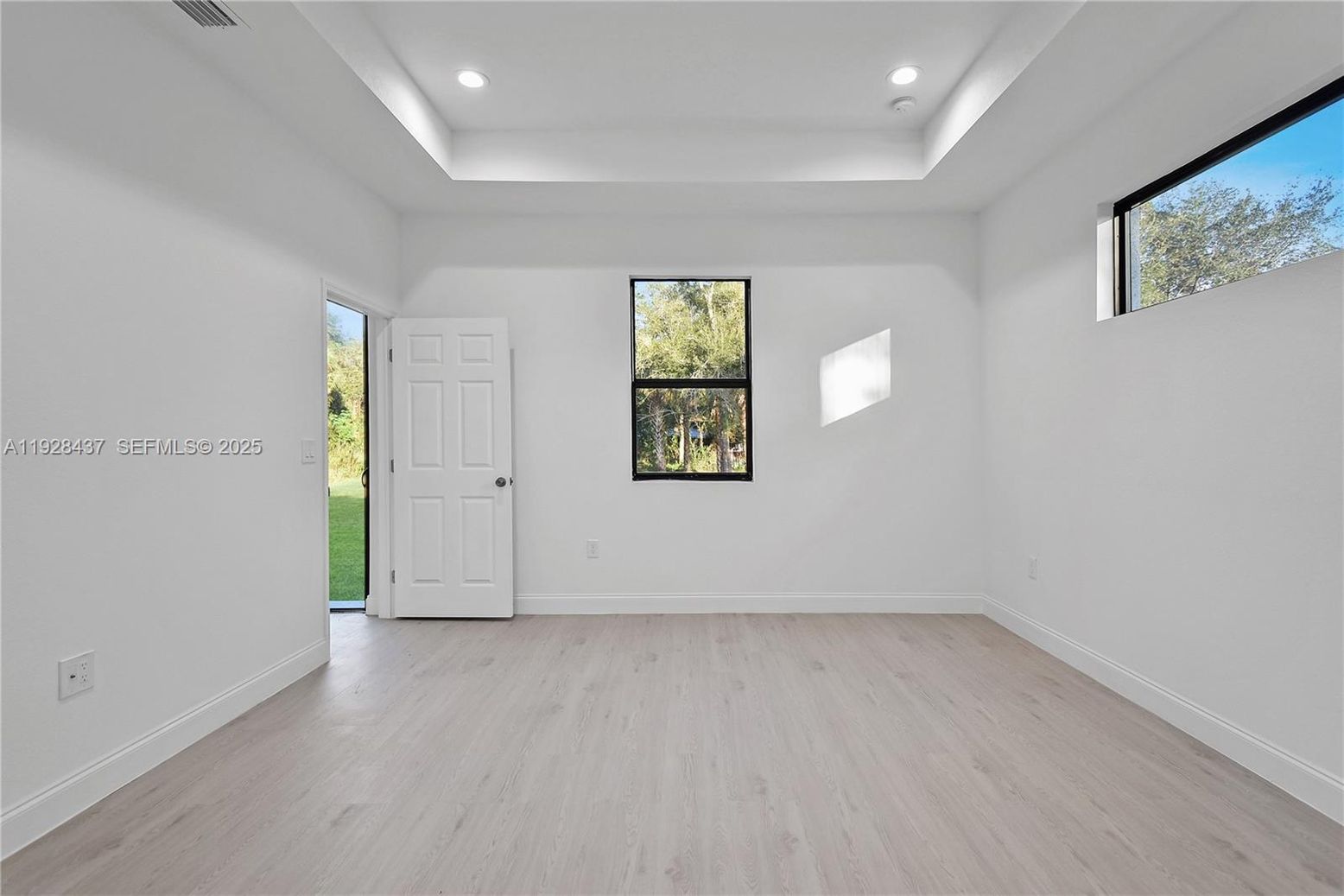 Empty room, Interior, Recessed Lighting, Wood Texture Flooring