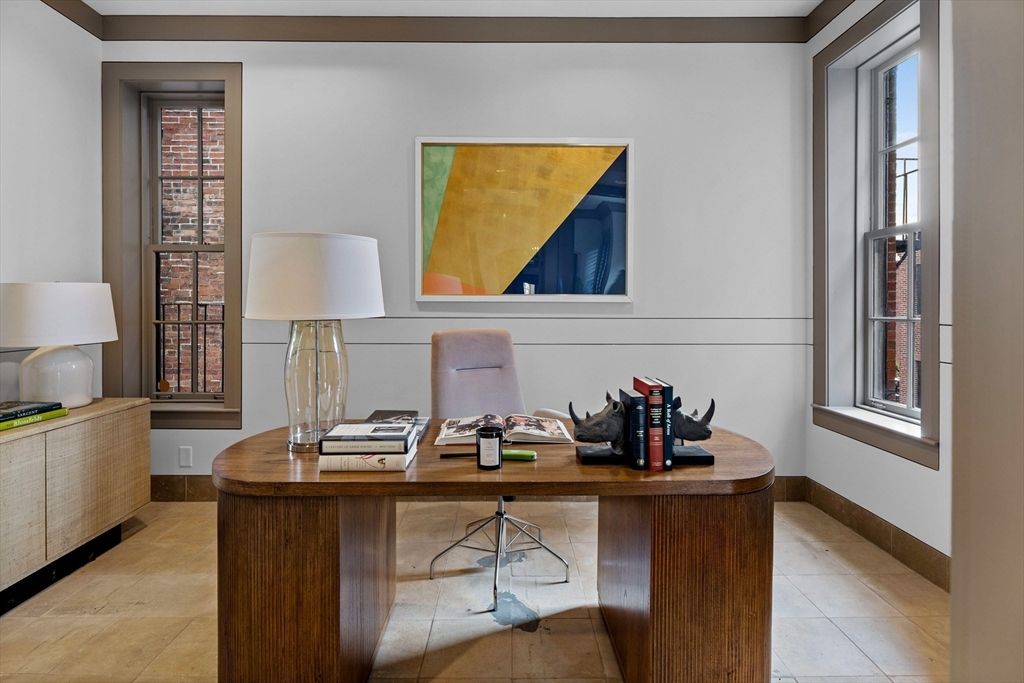 Home Office, Interior