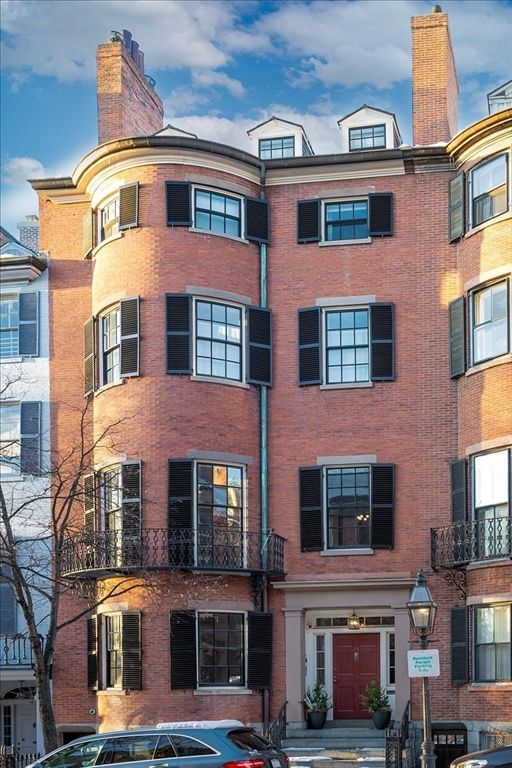 Exterior, Facade, Brick Facade, Rowhouse