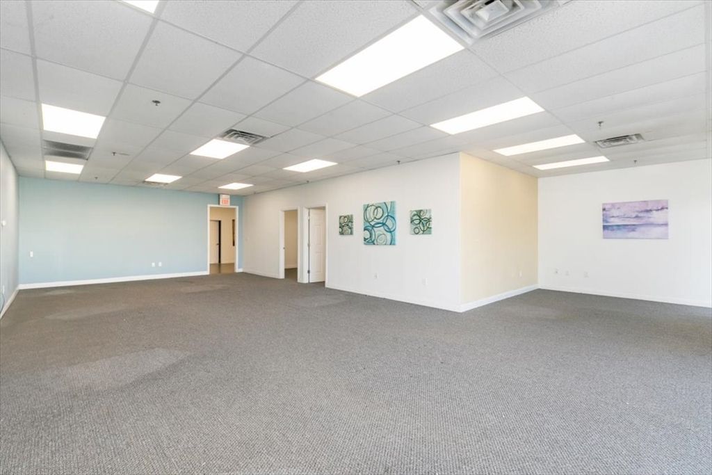 Empty room, Interior, Recessed Lighting