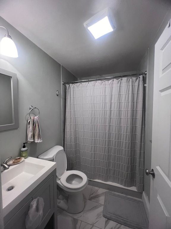 Bathroom, Interior, Marble, Recessed Lighting
