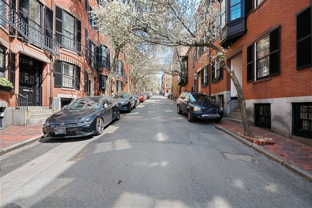 Exterior, Facade, Brick Facade, Rowhouse