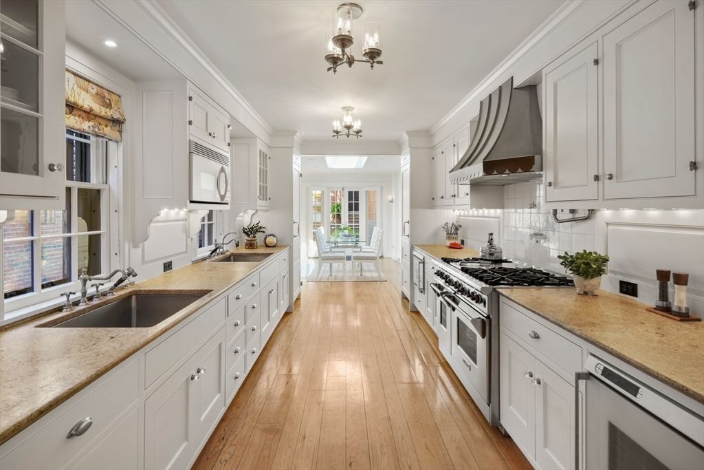 Chandelier, Dining room, Interior, Kitchen, Recessed Lighting, Wood Texture Flooring