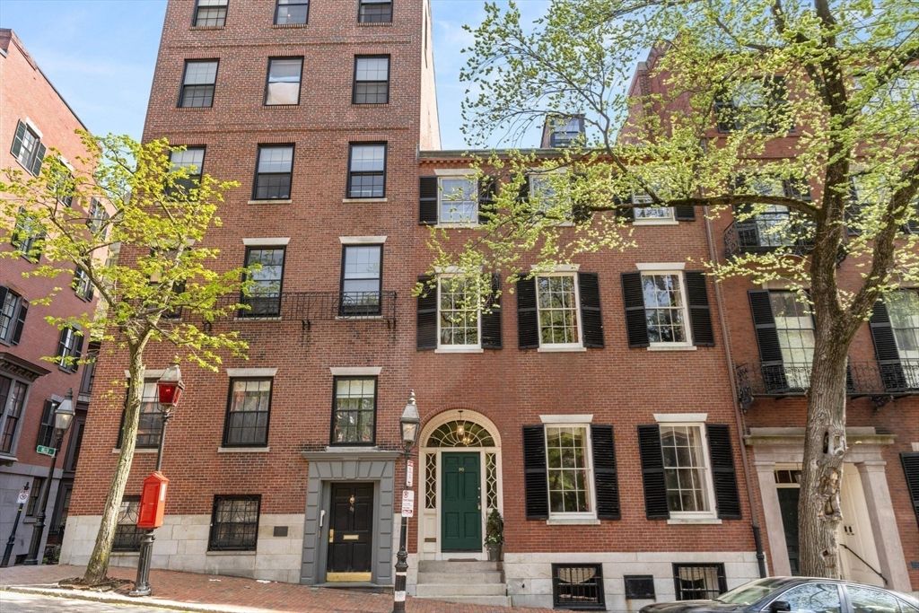 Exterior, Facade, Brick Facade, Rowhouse